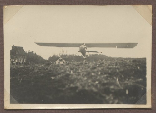 Segelflugzeug ZÖGLING mit Boot