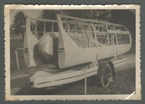 Segelflugzeug im Rohbau