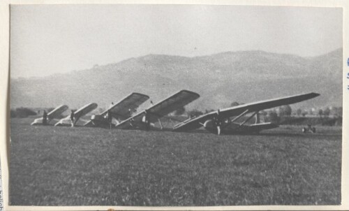 Segelflugzeuge am Startplatz