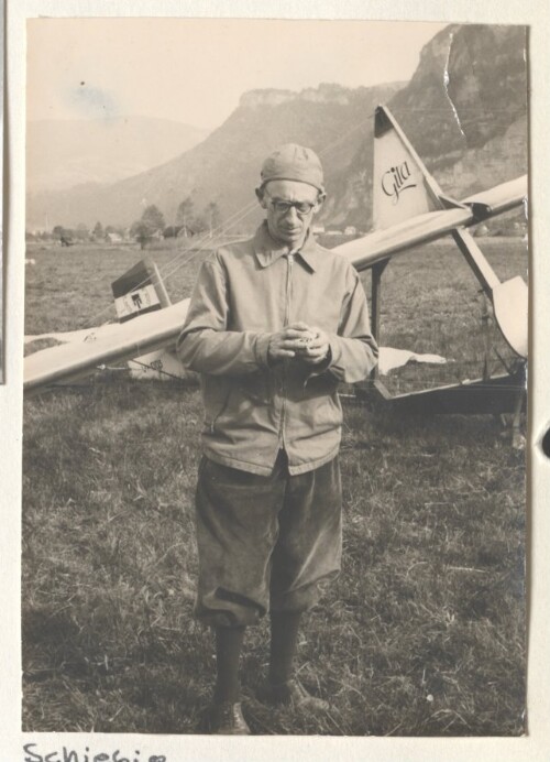 Josef Schiebig mit Schulgleiter Gita