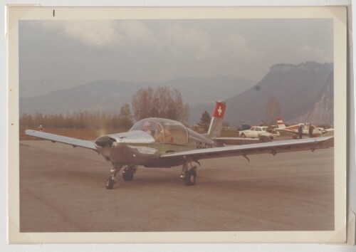 Motorflugzeug am Flugplatz Hohenems