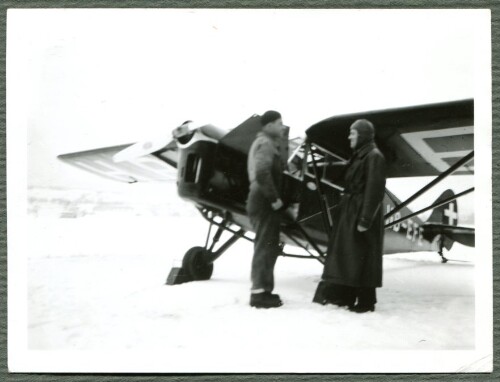 Walter Lorünser mit Motorflugzeug