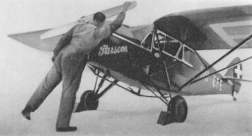 Walter Lorünser mit Motorflugzeug