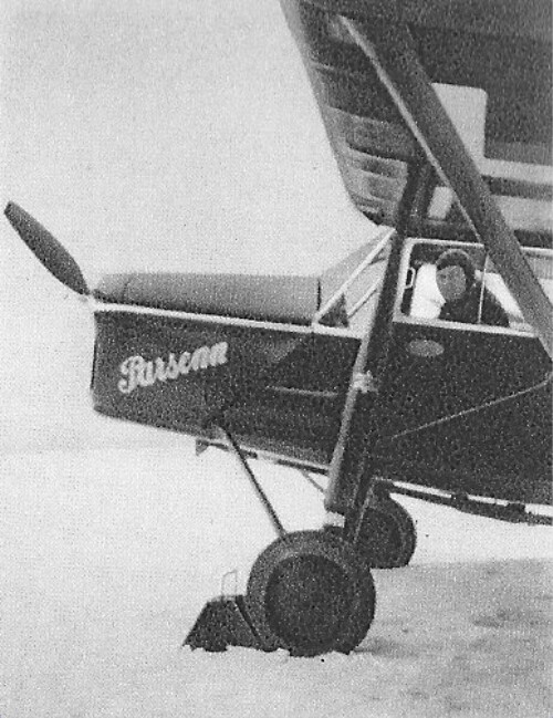 Walter Lorünser mit Motorflugzeug