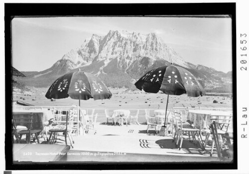 Terrasse Hotel Post Lermoos 1000 m gegen Zugspitze 2965 m