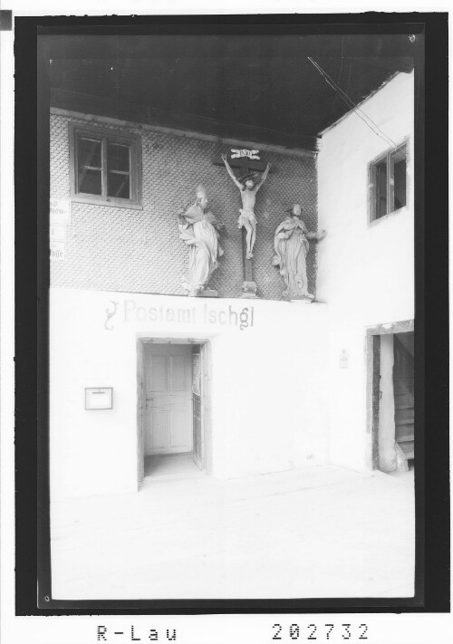 [Postamt Ischgl mit Kreuzigungsgruppe / Tirol]