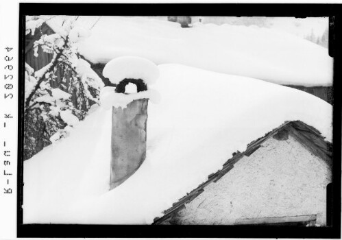 [Verschneiter Kamin]