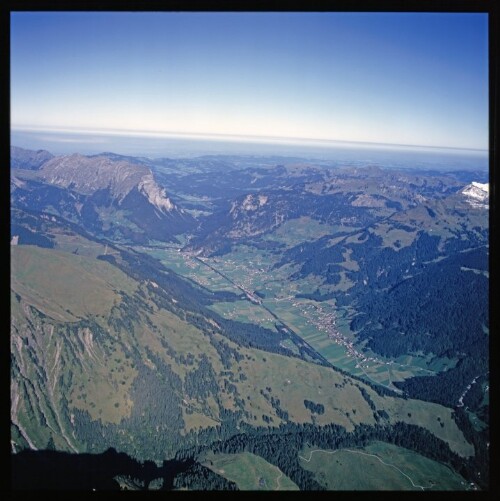 Au - Schoppernau vom Nordwesten - Flug