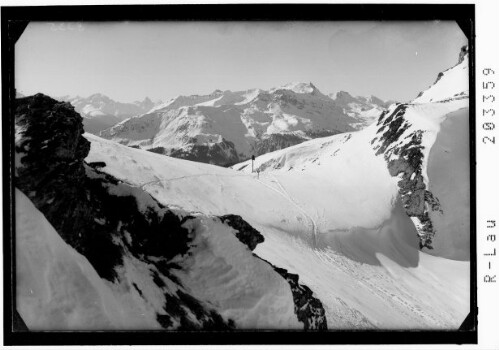 [Schlappiner Joch mit Blick zur Weissfluh]