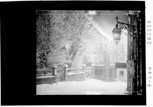 Frohe Weihnacht und ein grückliches Neues Jahr : [Bregenz Kirchstrasse mit Weihnachtsbeleuchtung]