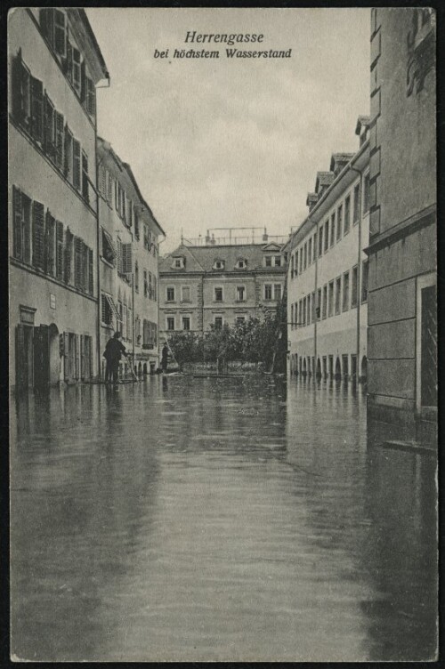 [Feldkirch] Herrengasse : bei höchstem Wasserstand : [Die Hochwasserkatastrophe in Feldkirch (Vorarlberg) am 15. und 16. Juni 1910 ...]