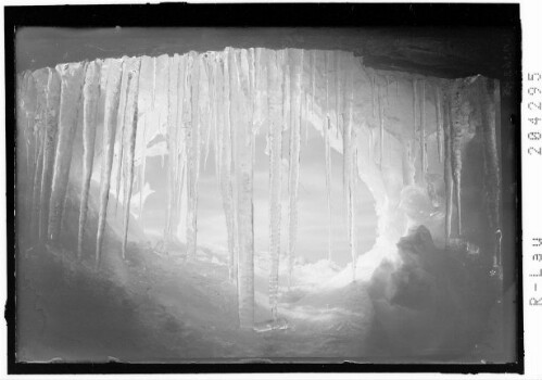 [Eishöhle]