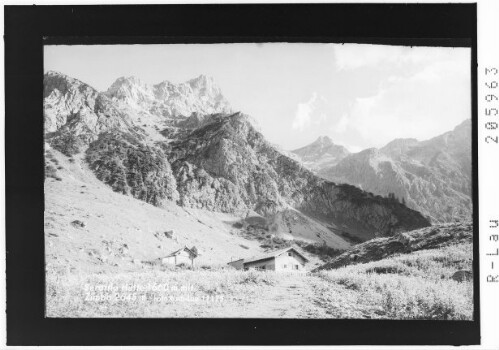 Sarottla - Hütte 1660 m mit Zimba 2643 m : [Sarotla Hütte]